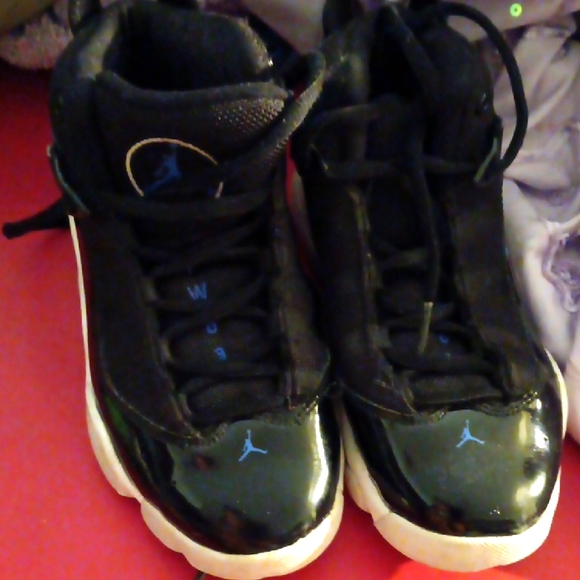 Jordan Little Kids Boy 6 Rings Black and Blue Sneakers Size 13C - Picture 1 of 5